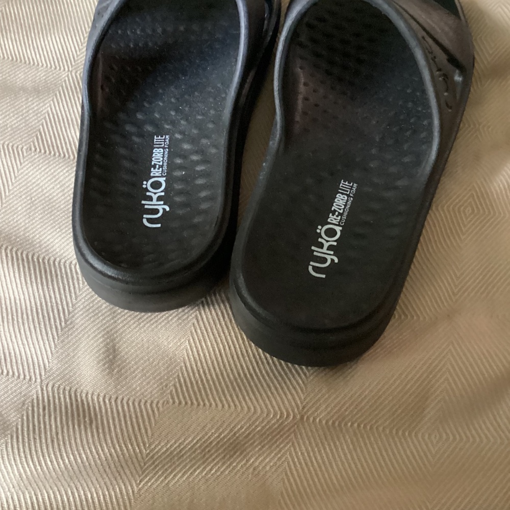 Ryka Slides with Re-Zorb Lite Cushioning Foam-Size 8 - Picture 3 of 4